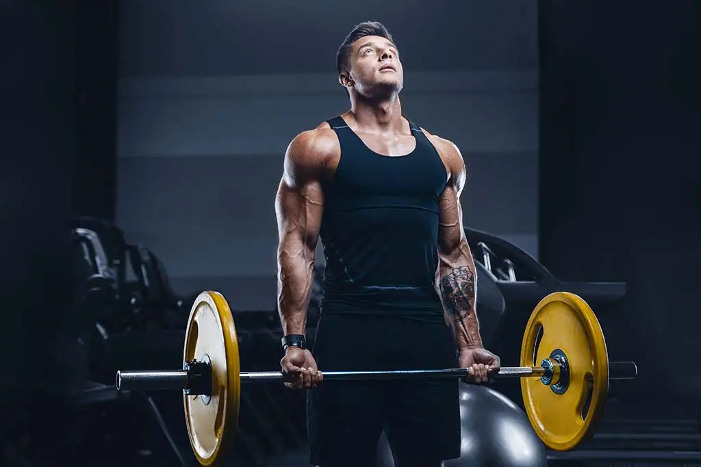 man doing bicep curls at gym